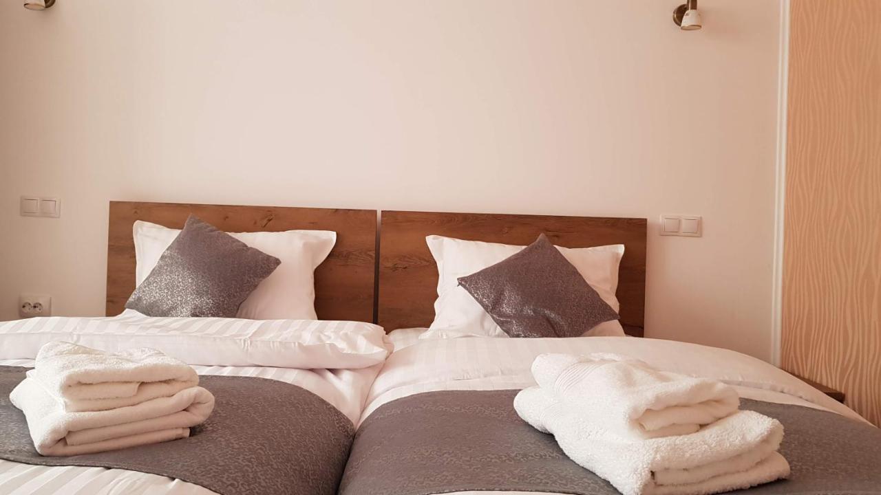 Resting House Hotel Braşov Buitenkant foto