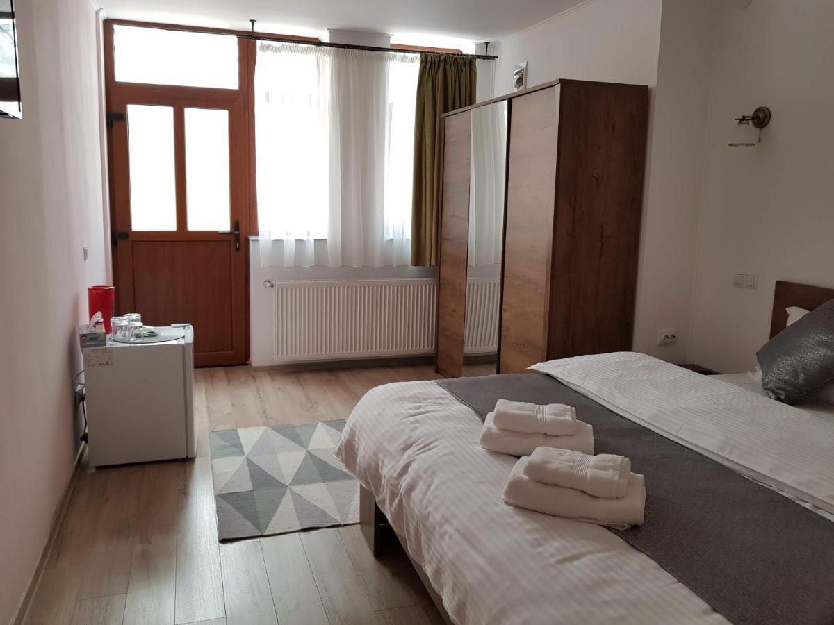 Resting House Hotel Braşov Buitenkant foto